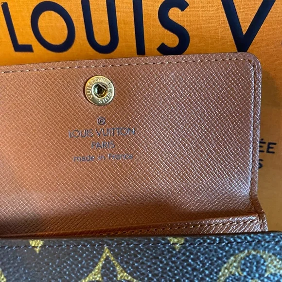 Louis Vuitton 4 Key Holder ~ Authentic - Picture 8 of 12